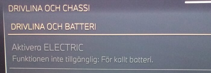 Instrumentpanel med text: "Aktivera ELECTRIC Funktion inte tillgänglig: För kallt batteri.