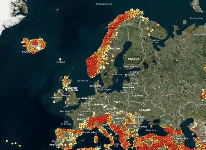 Karta med markerade platser i Europa och Island som visar potential för pumpkraft, enligt Australian National Universitys kartverktyg.