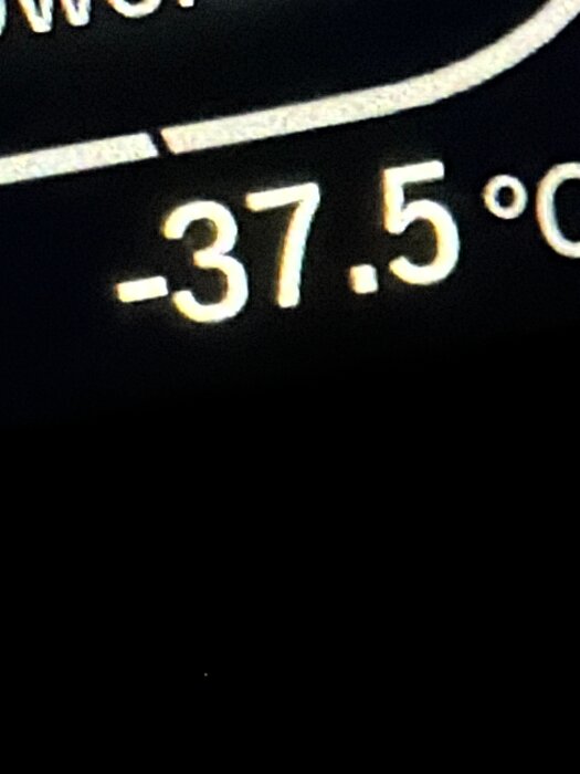 Digital display visar -37,5 grader Celsius, troligen en temperaturmätning.