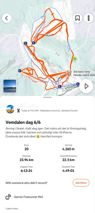 Karta över skidspår i Vemdalen med olika rutter markerade i färger. Text beskriver en skidåkningsdag med statistik och kommentarer.