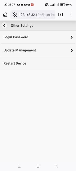 Skärmbild av routerinställningar med alternativ för "Login Password", "Update Management" och "Restart Device" visas i en mobil webbläsare.
