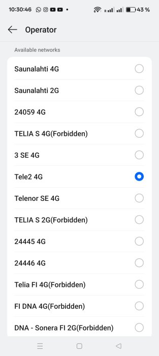 Skärmbild av tillgängliga nätverk vid operatörsökning på mobil; visar olika 4G och 2G nätverk, inklusive Saunalahti, Telia S och Tele2.