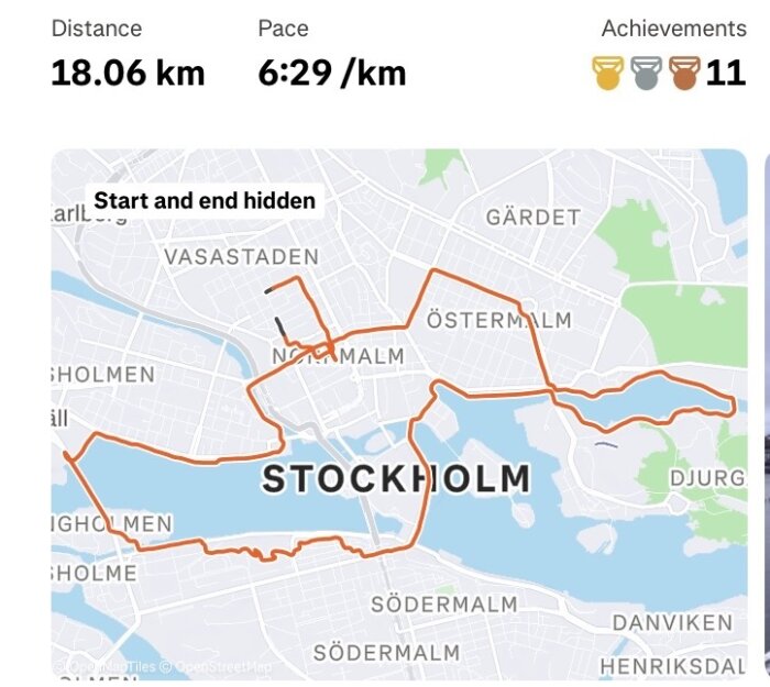 Löprunda i Stockholm på 18,06 km med en hastighet på 6:29/km, visas på en karta med markerad rutt runt stadens centrala delar.