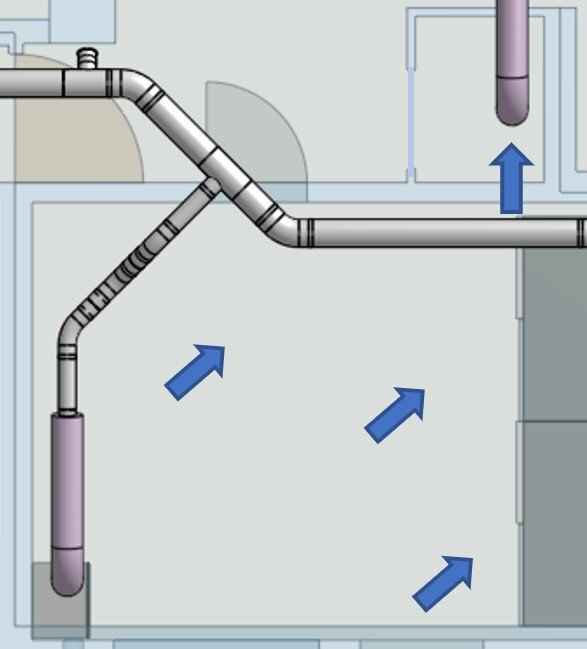 Illustration av ventilationssystem, visar rördragning med blå pilar som indikerar luftflödesriktning genom olika rum.