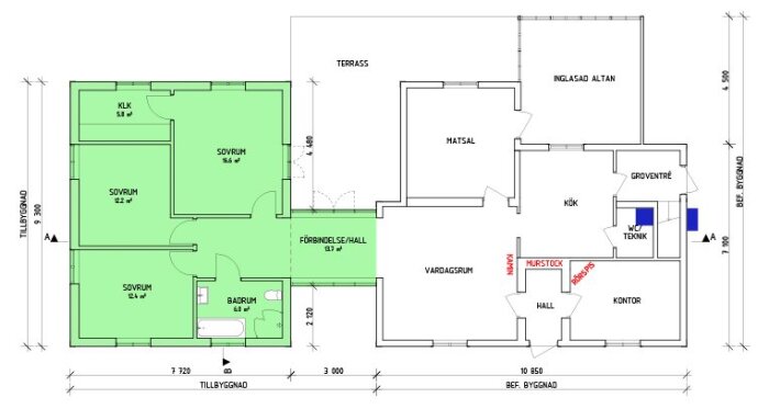 Planritning av ett hus i Växjö-trakten, med golvvärme markerad i grönt. Visar utsida/insida av planerad värmepump med blå fyrkanter.