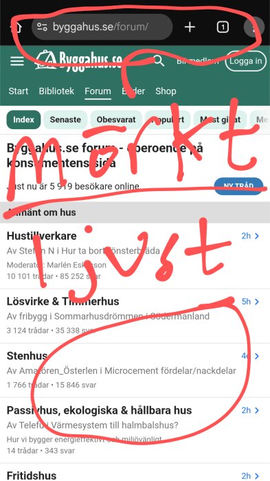 Skärmdump av Byggahus.se forum med handskriven text "Märkligt ljus" och markerade forumtrådar om hustillverkare och stenhus.