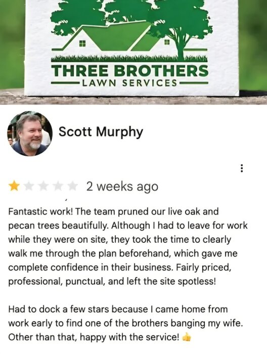 Recension av Scott Murphy med en stjärna för "Three Brothers Lawn Services", beskriver initialt bra service men uttrycker missnöje på slutet.