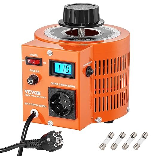 Orange justerbar transformator med display som visar 110V, eluttag, strömbrytare och säkringar, av märket Vevor.
