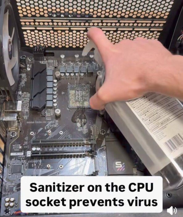 Person använder handsprit på CPU-sockel på ett moderkort i en datorlåda. Text över bilden säger att det skyddar mot virus.
