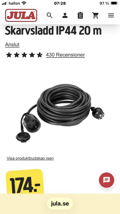 Skarvsladd IP44 20 m från Jula, svart med en EU-kontakt och uttag. Marknadsförd för priset 174 kr.