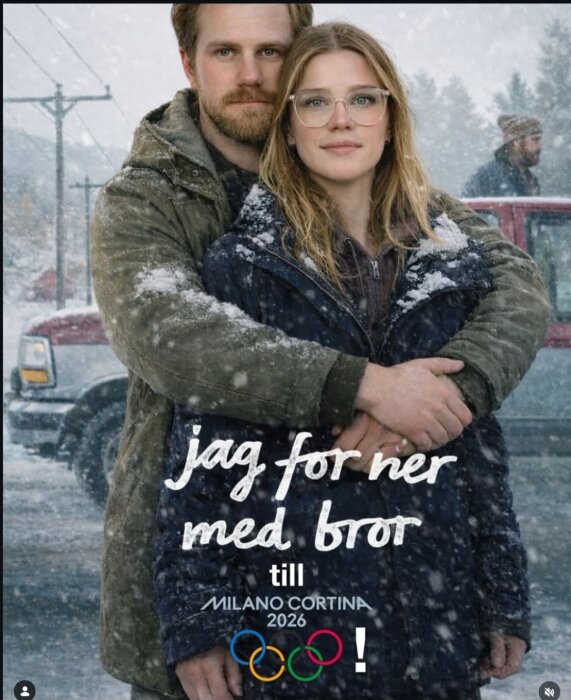 Man och kvinna i vinterjackor, står i snölandskap med text om Milano Cortina 2026 olympiska spel.