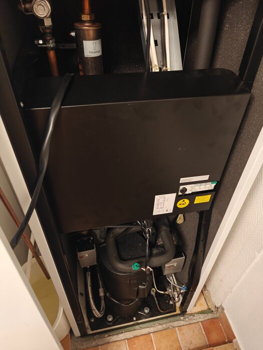 Elektroniken i en apparat utan synliga skador. Inga brända delar eller spräckta kondensatorer.