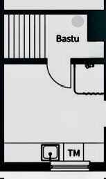 Planskiss av en källarvåning med markerad bastu och tillhörande utrymmen. Bastun ligger nära en tvättstuga (TM).
