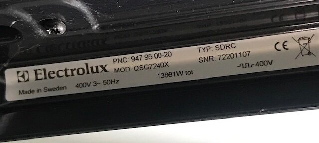 Etikett på Electrolux-apparat med modellnummer QSG7240X och serienummer 72201107.
