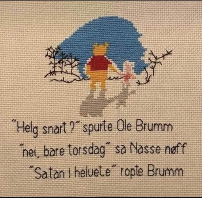 Broderi med Nalle Puh och en gris i vinterlandskap, med norsk text om veckodagar.