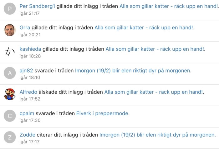 Notifikationslista med olika interaktioner och tidpunkter från ett diskussionsforum.