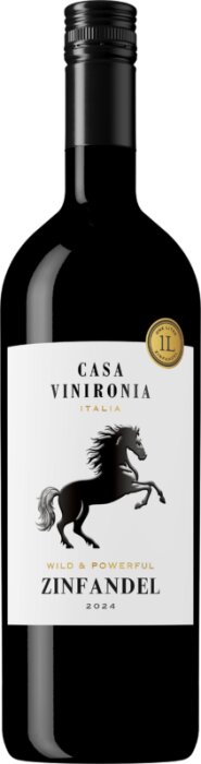 Vinflaska med etikett från Casa Vinironia Zinfandel 2024, med en springande häst, texten "Wild & Powerful" och en guldmedalj för 1 liter.