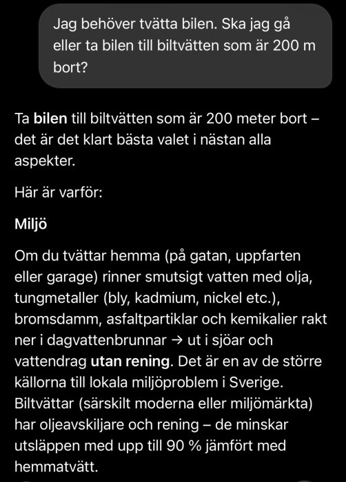 Textdiskussion om att tvätta bilen hemma vs. på biltvätt. Argument för biltvätt inkluderar bättre miljöhänsyn med mindre förorening av vatten.