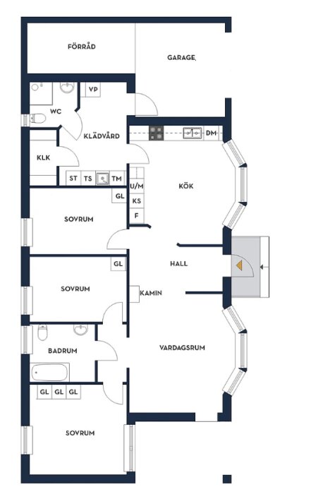 Planritning av villa på 110 m² med tre sovrum, kök, vardagsrum, hall, badrum, klädvård, förråd och garage. Övervägda ändringar markerade i text.