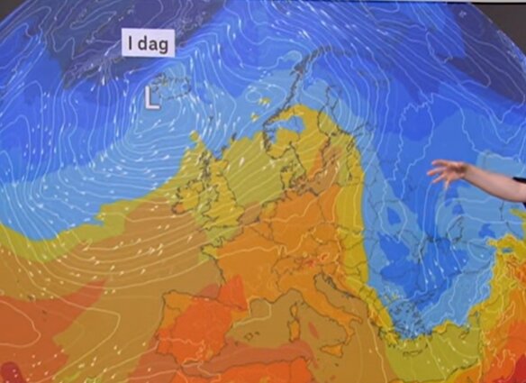 Väderkarta över Europa som visar temperaturförändringar i fem färger från blått i norr till orange i söder, med varmare luft från söder.