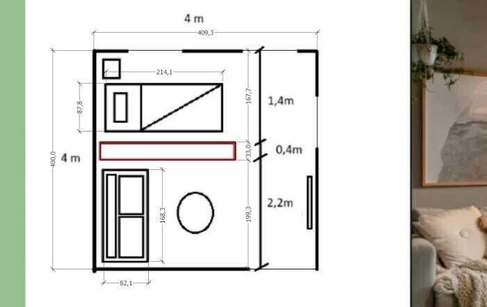 Planlösning med mått av ett rum som är 4 meter gånger 4 meter med möbeluppställning och dimensioner markerade.