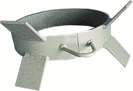 En metallring med fästen och fyra utskjutande plattor, möjligvis använd vid kedjehantering.