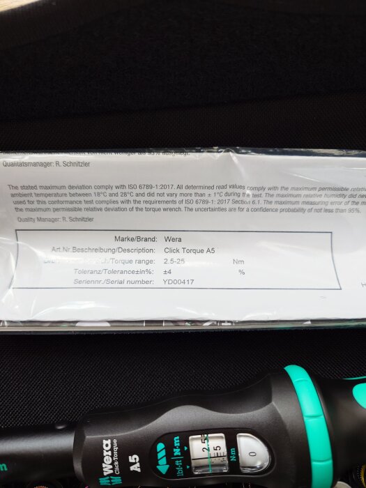 Wera Click Torque A5 momentnyckel med specifikationer för vridmoment och tolerans i bild. Kvalitet bedöms av R. Schnitzler.