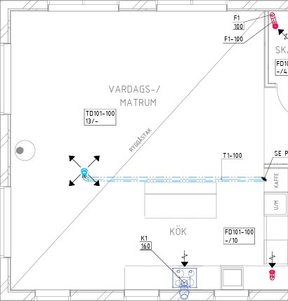 Ritning av gemensamt utrymme med kök/vardagsrum, visar ventilationskanaler och luftflödesriktningar i rum med ryggåstak.