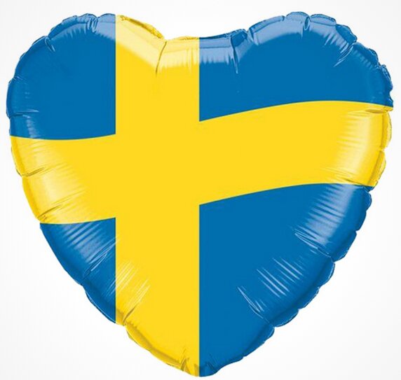 Hjärtformad ballong med det svenska flaggmönstret i blått och gult.