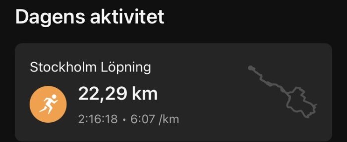 Löpningsstatistik från Stockholm visar sträcka 22,29 km, tid 2:16:18, tempo 6:07 per km, med en kartbild över löprundan.