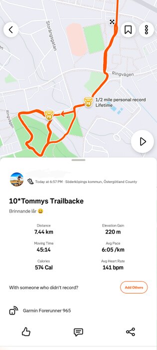 Karta av en löprunda i Söderköpings kommun med rutt, distans, höjdökning, tid, kalorier, medelhastighet och hjärtfrekvens registrerade av Garmin Forerunner 965.