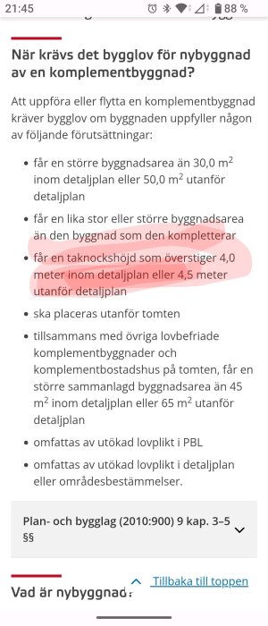 Text om bygglovskrav för komplementbyggnader med fokus på taknockshöjd inom och utanför detaljplan. Röd markering på höjdkraven.