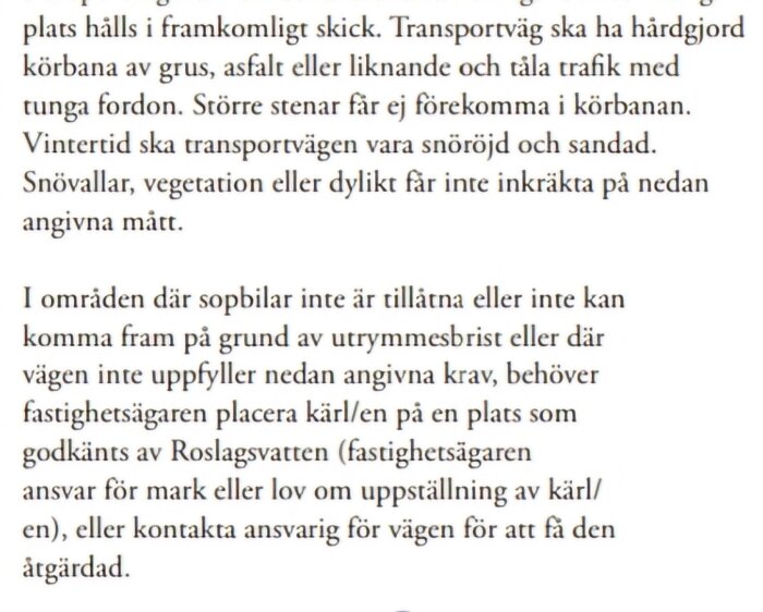 Text med instruktioner för transportvägar för sopbilar, inklusive krav på körbana och placering av kärl som godkänts av Roslagsvatten.
