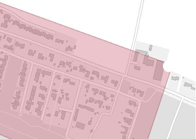 Karta över ett bostadsområde med byggnader och vägar markerade. Ett rosa område markerar en specifik del av kartan.