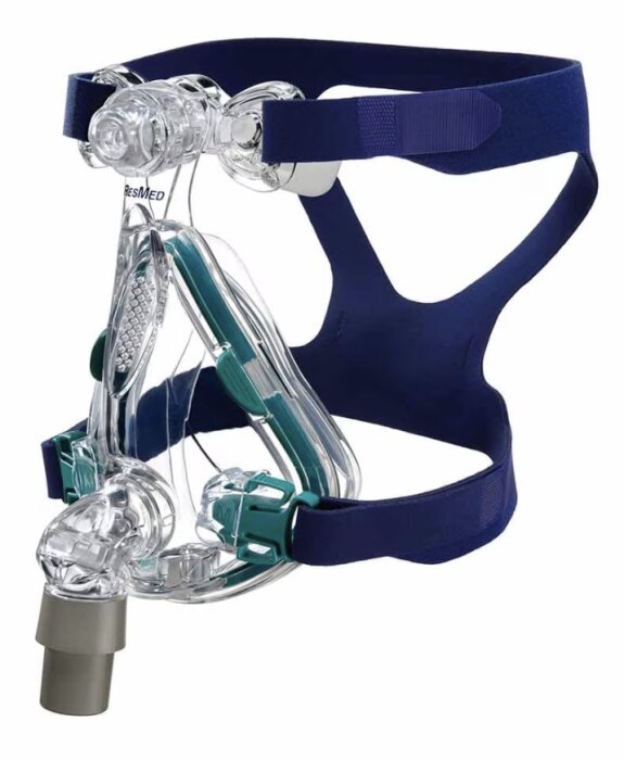 En CPAP-mask med huvudremmar och justerbara fästen, avsedd för behandling av sömnapné.