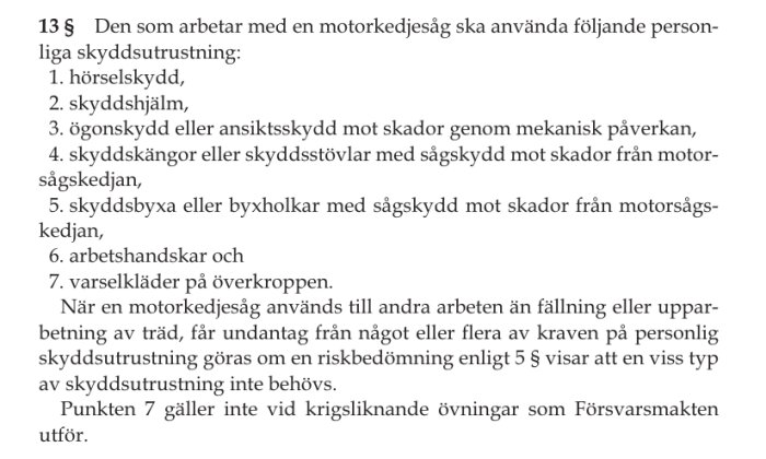 Text från AFS 2012:1 om skyddsutrustning för arbete med motorkedjesåg enligt paragraf 13.