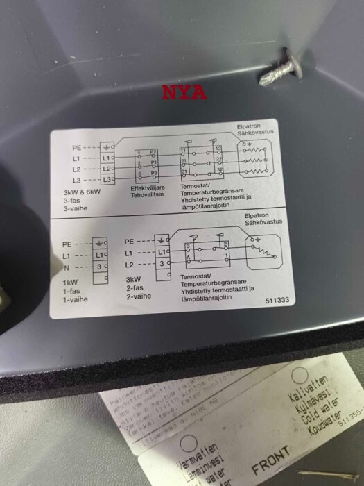 Bild på teknisk manual för elpatron, inklusive kopplingsschema och styrinformation för olika effektnivåer och fasinställningar.
