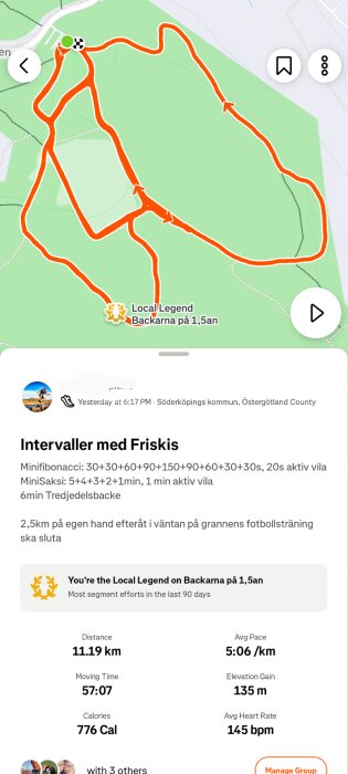 Karta över en löprunda i Backarna, 11,19 km med statistik om distans, tid, elevation och puls. Markering för Local Legend titel och träningsdata.