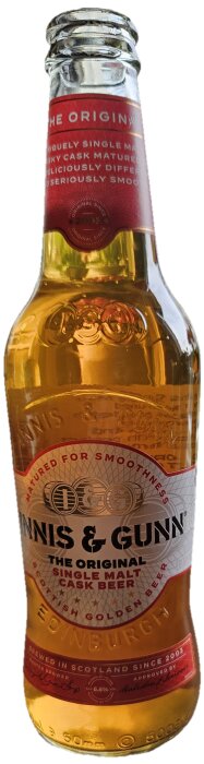 En flaska Innis & Gunn öl med etikett som beskriver den som en skotsk single malt cask beer, 6.6% alkohol, bryggd i Edinburgh.