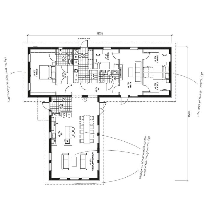 Planritning av ett enplans vinkelhus med entré och altan på samma sida, inkluderar rum som kök, vardagsrum och sovrumskorridor.