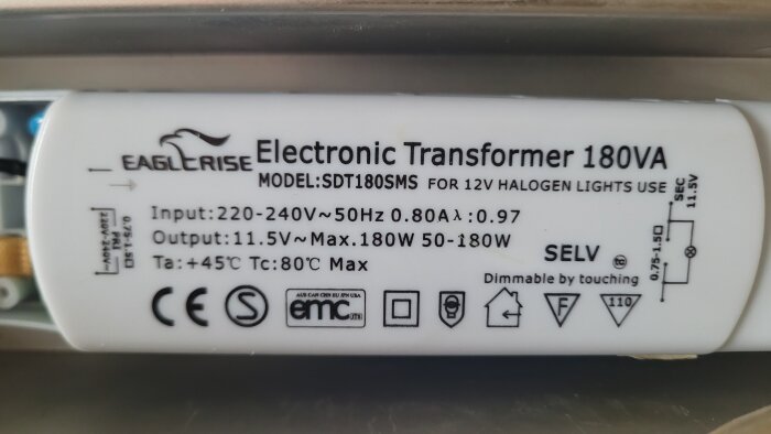 EagleRise elektronisk transformator 180VA för 12V halogen, specifikationer för in- och utspänning, certifieringar och temperaturgränser.