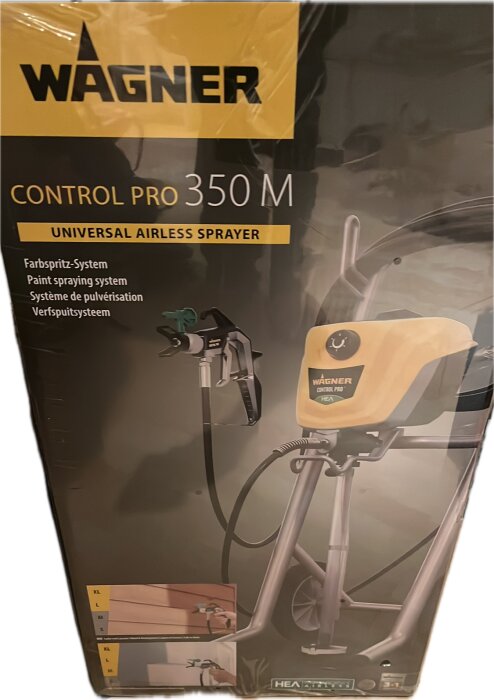 Förpackning av Wagner Control Pro 350 M universell färgspruta, idealisk för målning av furupanel.