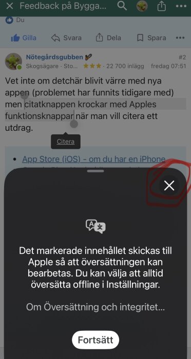 En iPhone-skärm som visar en popup om översättning och integritet, med alternativet att fortsätta, över en diskussionstråd om app-problem.