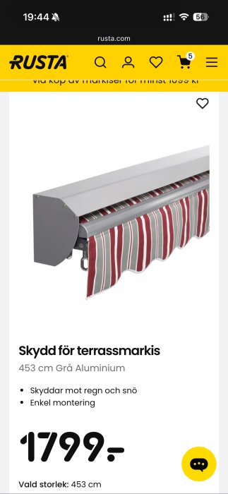 Grå terrassmarkis i aluminium med röda och vita ränder. Skyddar mot väder. Storlek 453 cm. Enkel montering. Pris 1799 kr hos Rusta.