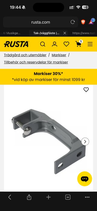 Grått tak- och väggfäste för montering av terrassmarkis finns på Rusta-webbplatsen, avsett för bygg- och renoveringsprojekt.