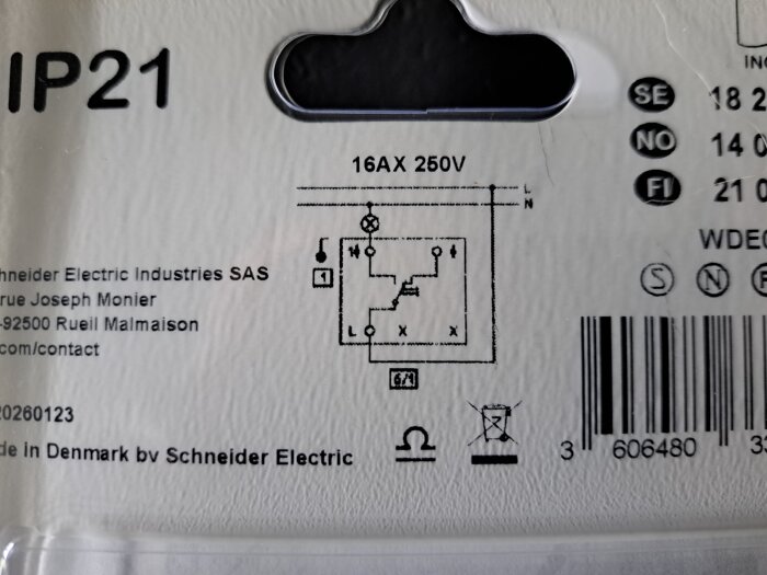 Kopplingsschema för IP21 strömbrytare, 16AX 250V från Schneider Electric, visar anslutningar mellan L, N och andra punkter, med symboler och specifikationer.