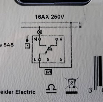 Elektrisk kopplingsschema för 16AX 250V krets med symboler, inklusive brytare och lampor.