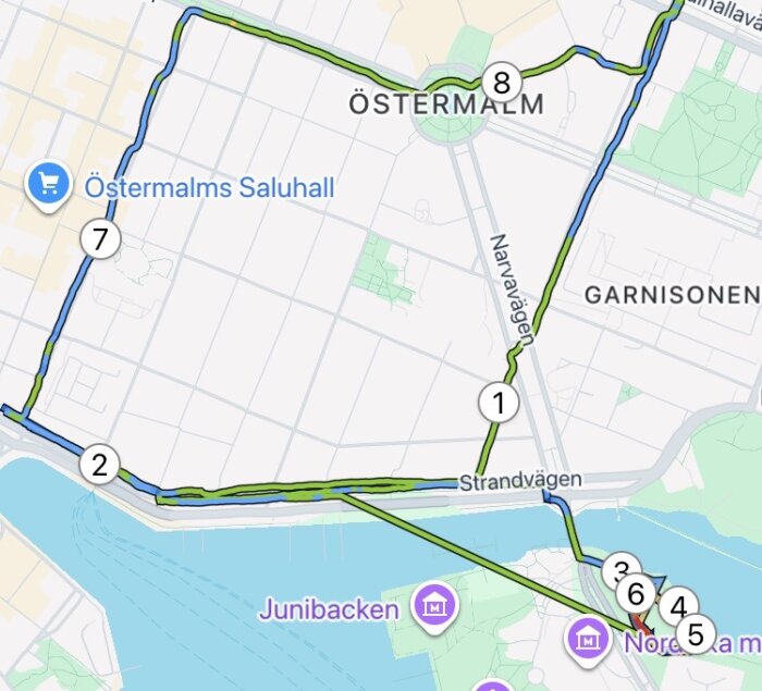 Karta över Östermalm i Stockholm med markerad rutt och platser som Östermalms Saluhall, Junibacken och Nordeahamnen.
