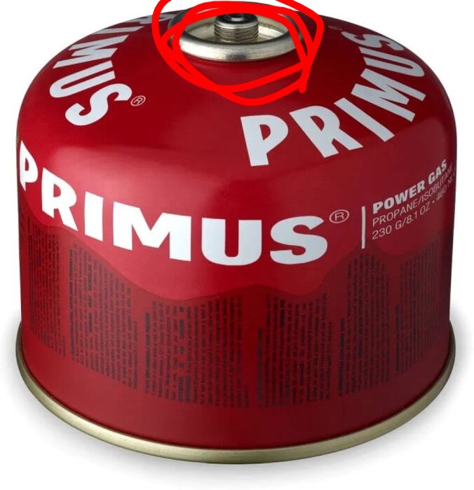 Gasbehållare från Primus för småkök, med lindal-anslutning markerad med röd cirkel. Kapacitet 230 g, för propan/butanblandning.