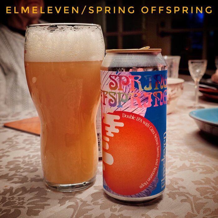 Ett glas öl bredvid en färgglad burk med texten "Spring Offspring".